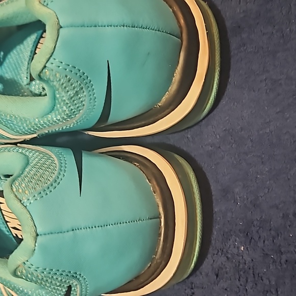 NIKE RUNNING SHOES - Picture 3 of 4